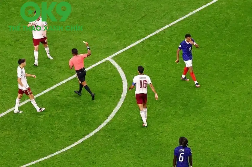 Chiếc thẻ vàng dành tặng ngôi sao Real Madrid Chiếc thẻ vàng dành tặng ngôi sao Real Madrid